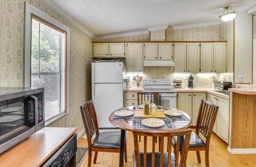 Crescent City House | Crescent City Home w/Charcoal Grill: Near 3 Lakes