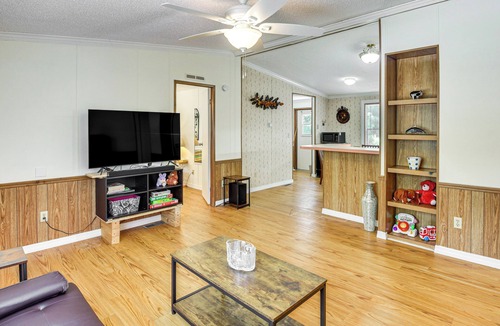 Crescent City Cottage | Crescent City Home w/Charcoal Grill: Near 3 Lakes