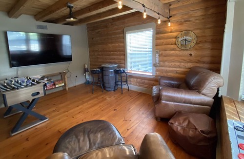 Crescent City House | Crescent Lake Cozy Cabin Retreat- Bring your boat!