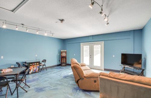 Crestview House | Crestview Family Home: Screened Porch & Games!