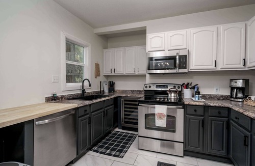 Northport House | Crimson Tide Cottage- 2 King Beds- 2.5 miles to UA