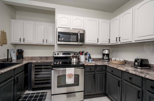 Northport House | Crimson Tide Cottage- 2 King Beds- 2.5 miles to UA