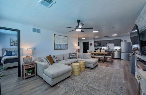 Tuscaloosa Condo | Critter's Cove-Book for graduation & football weekends! Complex Pool & more!