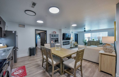 Tuscaloosa Condo | Critter's Cove-Book for graduation & football weekends! Complex Pool & more!