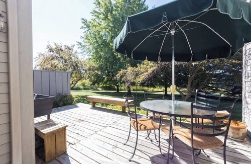 Lake Township House | Crystal Lake Ridge, 30-day rental, community pool