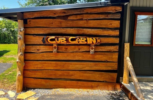 Hot Springs Cabin | Cub Cabin Bunkhouse - Tiny Home Vibes