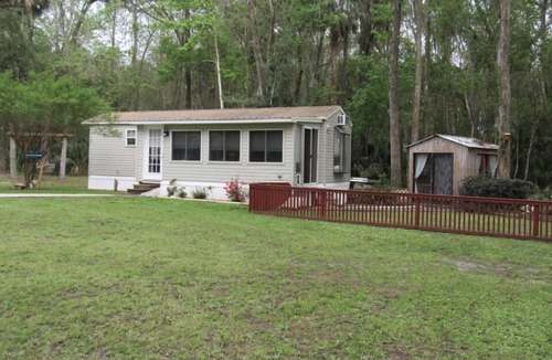 Crescent City House | Cute and Cozy, on the St. John's River. Bring your boat.