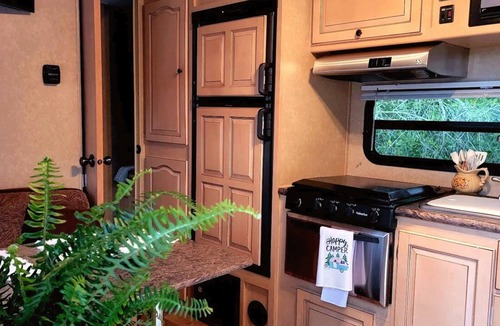 Live Oak House | Cute and cozy tiny house rv on farm