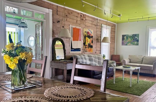 Benzonia Apartment | Cute & Artsy Condo 1mi from Crystal lake, & 7mi from Frankfort