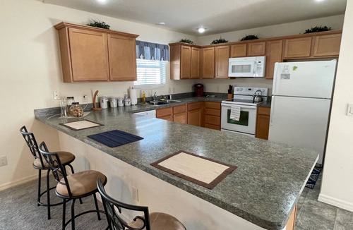 Wildwood Villa | Cute Courtyard Villa medium dogs & declawed cats welcome!