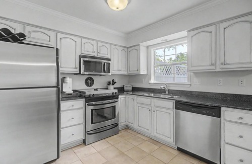 Old Town Condo | D'Town Bay St Louis Cozy Condo -Sleeps 6