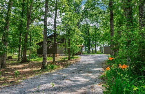 Mentone Cabin | Daffodil Hill Walk to Downtown & Brow Park