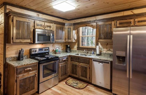 Ellijay Cabin | Dancing Waters by Mountain Oasis | Riverfront Cabin in Ellijay