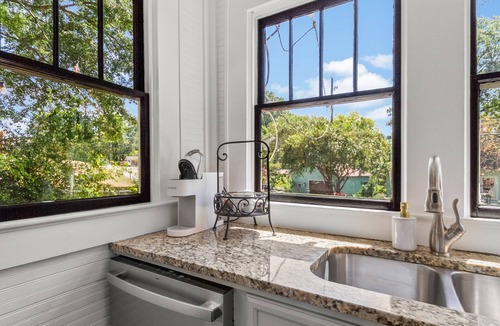 Northport House | Darling on Main Beautifully Renovated Historic Home 2 Miles from UA Campus!