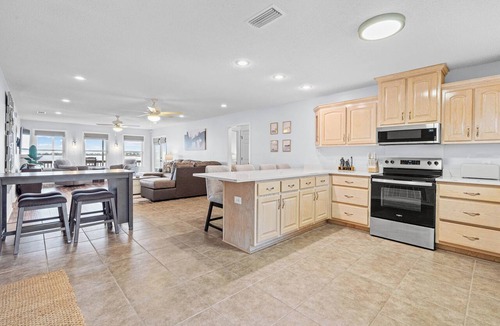 Royal Lagoons House | Dauphin Island Bayfront Getaway with Sunset and Airport Views