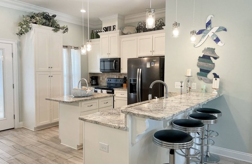 Dauphin Island House | Dauphin Tale - Family Friendly Gulf View Home only Steps to Gulf of Mexico