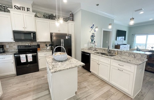 Dauphin Island House | Dauphin Tale - Family Friendly Gulf View Home only Steps to Gulf of Mexico