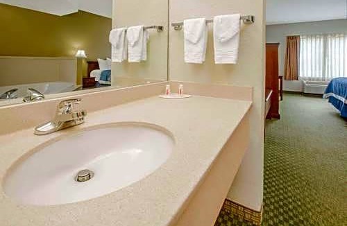 Hattiesburg Hotel | Days Inn by Wyndham Hattiesburg MS