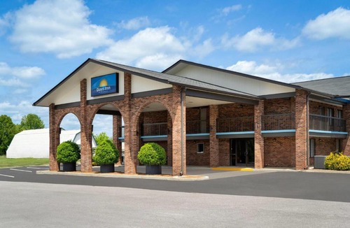 Clanton Hotel | Days Inn by Wyndham Clanton AL