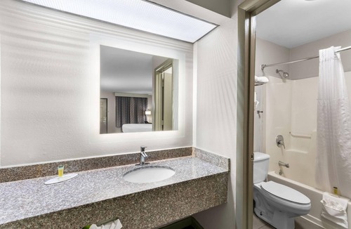 Enterprise Hotel | Days Inn by Wyndham Enterprise