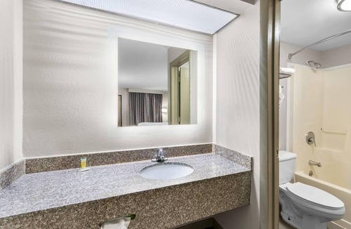 Enterprise Hotel | Days Inn by Wyndham Enterprise