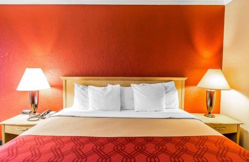 Hinesville Hotel | Days Inn by Wyndham Hinesville Near Fort Stewart, Newly Renovated, Free Hot Breakfast, Restaurant and Bar