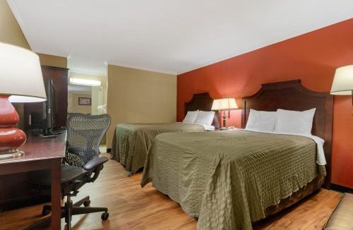 Hinesville Hotel | Days Inn by Wyndham Hinesville Near Fort Stewart, Newly Renovated, Free Hot Breakfast, Restaurant and Bar