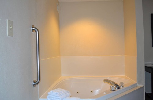 Laurel Hotel | Days Inn by Wyndham Laurel MS