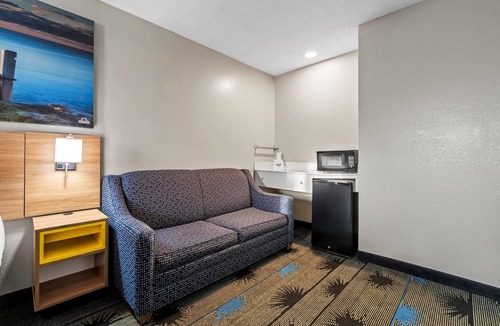 Troy Hotel | Days Inn by Wyndham Troy