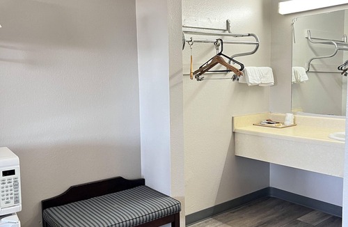 York House | DAYS INN BY WYNDHAM