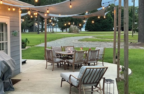 Fort Gaines House | Daze At The Lake-Just minutes from golf course and boat ramp. Fishermen welcomed