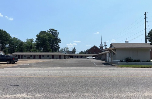 Grove Hill Hotel | deavers motel