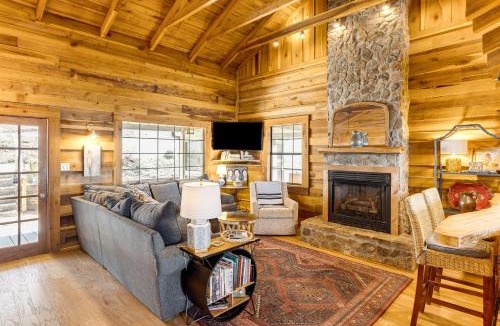 Fort Payne House | Deck, Sauna & Mtn View! Fort Payne Cabin
