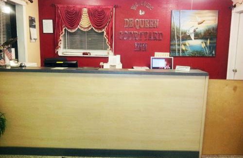 De Queen Hotel | DeQueen Courtyard Inn