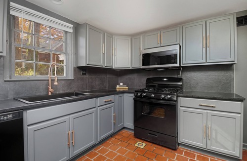 East Side Apartment | Designer 2 Bedroom Apt in Atlanta near Midtown, Emory