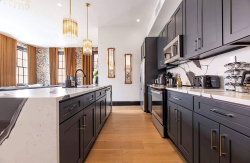 Central Business District Apartment | Designer Inspired 4BR | The Praline | Hotel