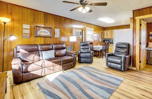 Greers Ferry Cabin | Devil’s Fork Resort Cabin w/Designated Boat Slip!