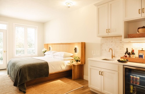 Elk Rapids Hotel | Dexter Hotel