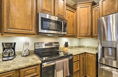 Diamondhead Condo | Diamondhead Condo - Marina, Pool Access & Golfing!