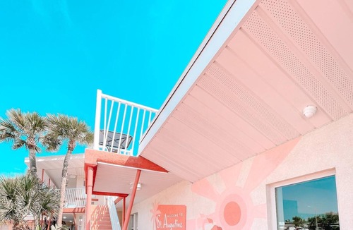 St. Augustine Hotel | Digital Retro Boutique Hotel - Double Queen with Breakfast Nook Near Downtown St. Augustine & the Beach
