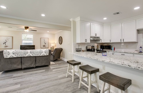 Kenner - Louis Armstrong International Airport House | Dine, Shop & Play: Kenner Home w/Patio & Yard!
