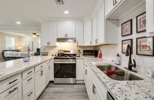 Kenner - Louis Armstrong International Airport House | Dine, Shop & Play: Kenner Home w/Patio & Yard!