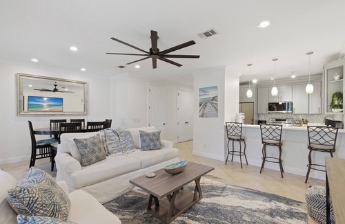 Gulf Place House | Dining and Shopping! Three Pools, Steps to Beach
