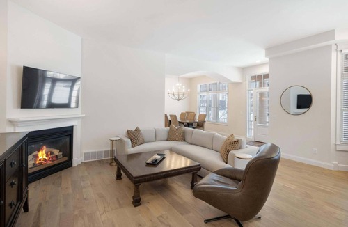 Bay Harbor House | Discover luxury at Wanderlust 36 in Bay Harbor, featuring 4 bedrooms and great amenities.