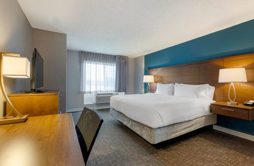 Celebration Hotel | Disney! 1BR Suite w/Free Shuttle, Pool &Breakfast
