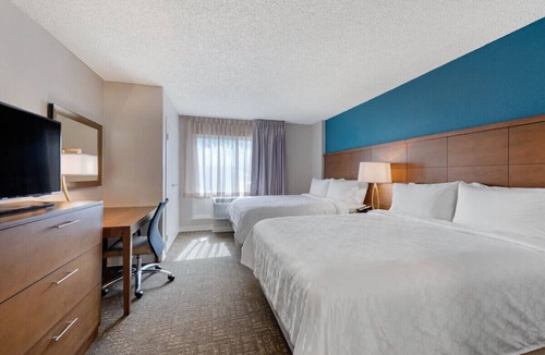 Kissimmee Hotel | Disney! 2BR Suite w/Free Shuttle, Pool &Breakfast