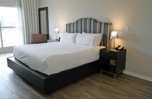 Celebration Apartment | DISNEY ESCAPE, COMFY UNIT FOR 2! POOL!