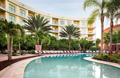 Celebration Apartment | DISNEY ESCAPE, COMFY UNIT FOR 2! POOL!