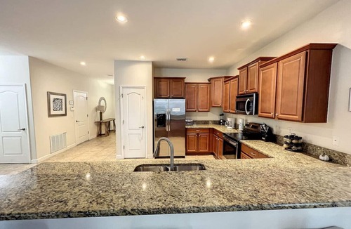 Davenport House | Disney Retreat - Private Pool & Spa, Remodeled!