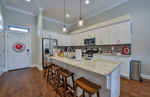 Tuscaloosa Condo | Dixieland Den - Book for Football Season and more!